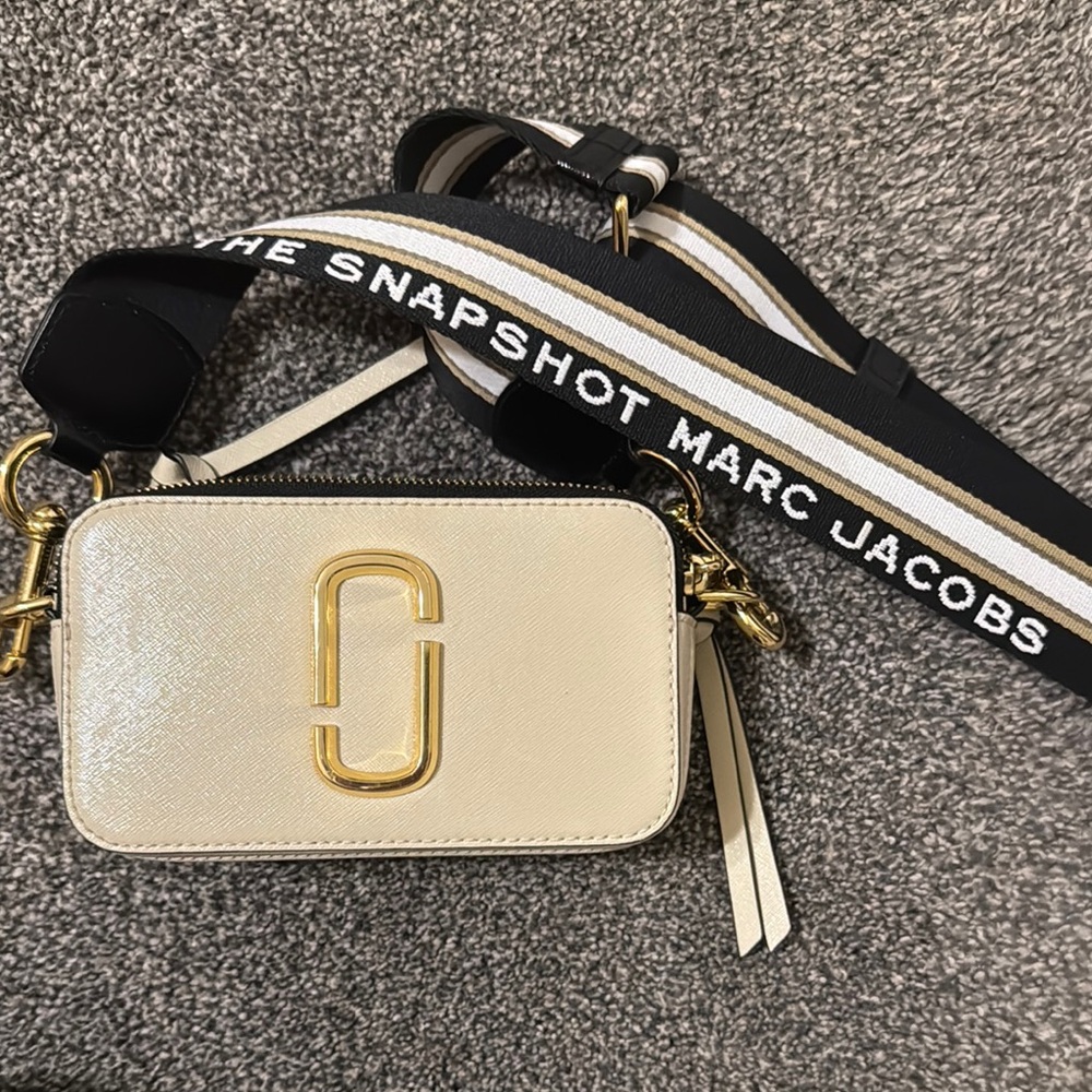 Marc Jacobs Snapshot Bag in Cream and Gold